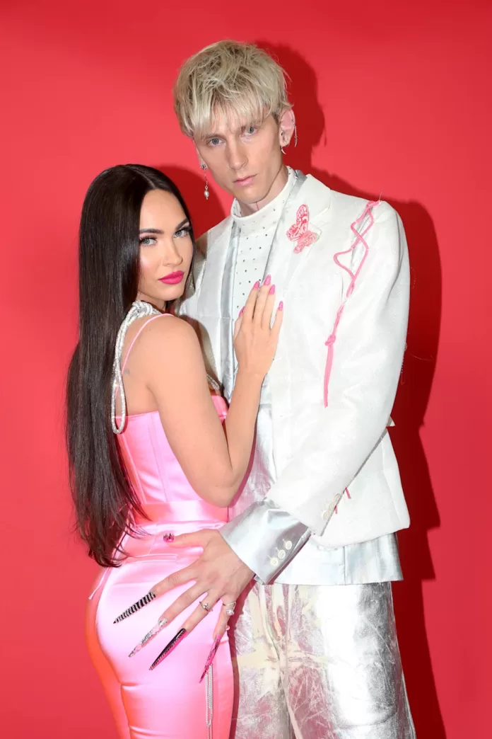 Machine Gun Kelly's 'Papercuts' video debuts a shocking new look Machine Gun Kelly's 'Papercuts' video debuts a shocking new look