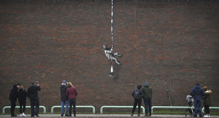 Banksy flaunts his'spraycation' at the British seaside