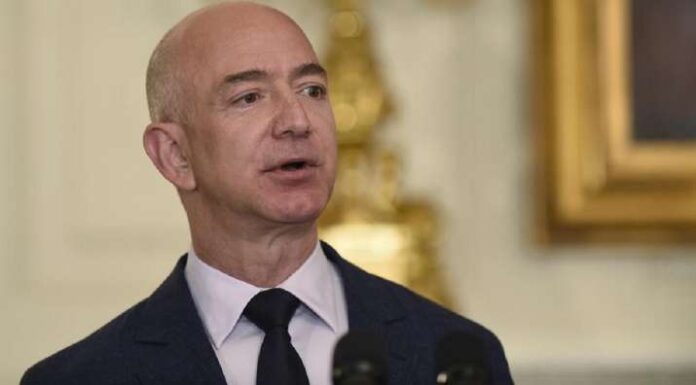Jeff Bezos, the creator of Amazon, has given the Obama Foundation the "biggest individual contribution." Jeff Bezos, the creator of Amazon, has given the Obama Foundation the "biggest individual contribution."