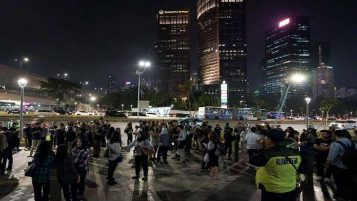 Indonesia is hit by a 7.6 magnitude earthquake, prompting a tsunami alert Indonesia is hit by a 7.6 magnitude earthquake, prompting a tsunami alert