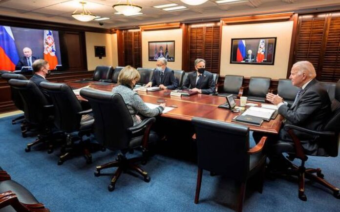 Joe Biden warns Putin that invading Ukraine will cost Russia "a terrible price Joe Biden warns Putin that invading Ukraine will cost Russia "a terrible price
