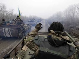 In the midst of Russia's tensions, Ukrainian troops are practising with new British weapons