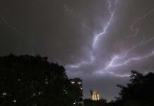 In the United States, lightning struck at a record-breaking rate. It is long: from London to Hamburg In the United States, lightning struck at a record-breaking rate. It is long: from London to Hamburg