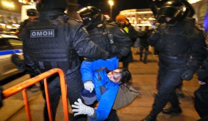 Russia-Ukraine War: Over 3000 protesters detained in Russia for anti-war demonstrations Russia-Ukraine War: Over 3000 protesters detained in Russia for anti-war demonstrations