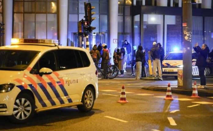 The standoff at the Amsterdam Apple Store has ended, and the hostages are safe The standoff at the Amsterdam Apple Store has ended, and the hostages are safe