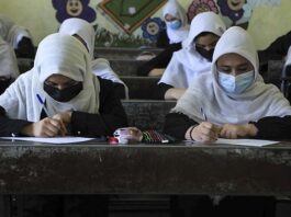Thousands of Afghan girls have returned to school following the Taliban's lifting of their prohibition