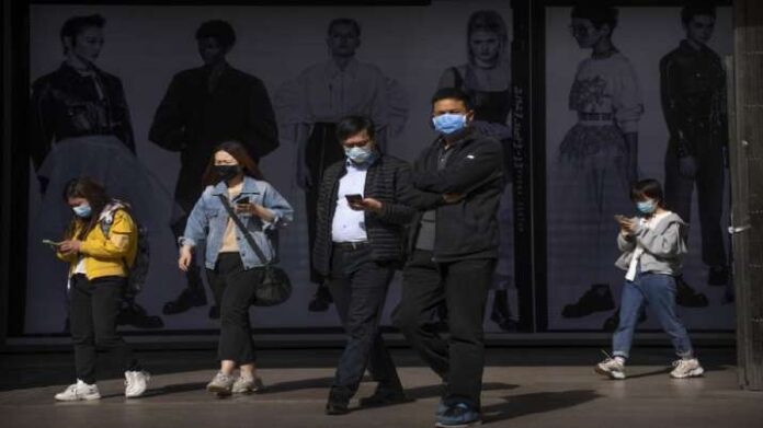 Despite mounting criticism, China defends its "zero-COVID policy" Despite mounting criticism, China defends its "zero-COVID policy"