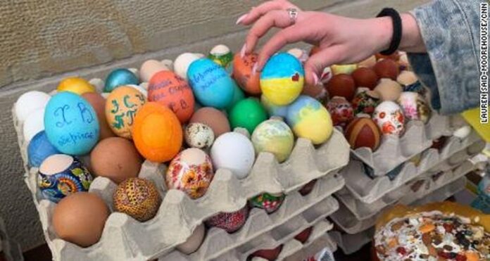 EASTER (1) Volodymyr Zelensky, Ukrainians celebrate Easter, The midst of a war zone, Orthodox Easter