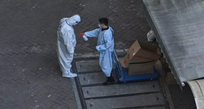 US Warns Shanghai fights, US warns, covid measures in China