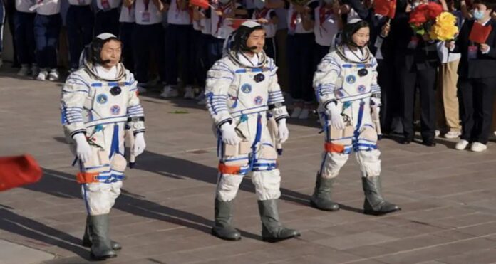 China launches, launches three astronauts, the new space station, March-2F, Jiuquan Satellite Launch Center