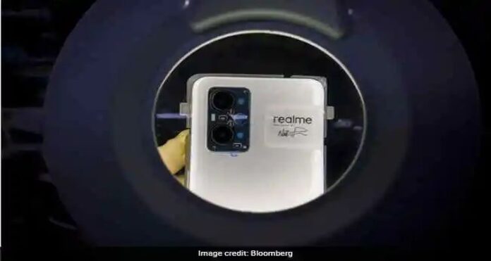 smartphone four years, Chinese smartphone, smartphone manufacturer, third place in India, Chinese brand, Qualcomm Inc, risk in India, 600 million smartphone users