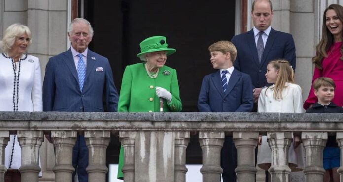 uk Britain's Queen Elizabeth II, King George VI, world's second-longest reigning monarch, France's Louis XIV, United Kingdom