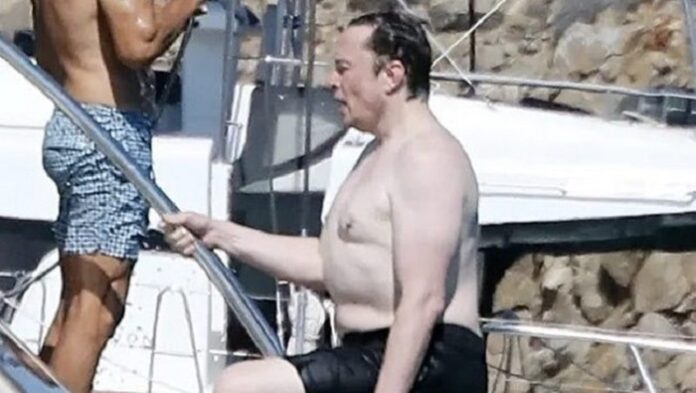 While on vacation on a yacht in Greece, Elon Musk removes his shirt