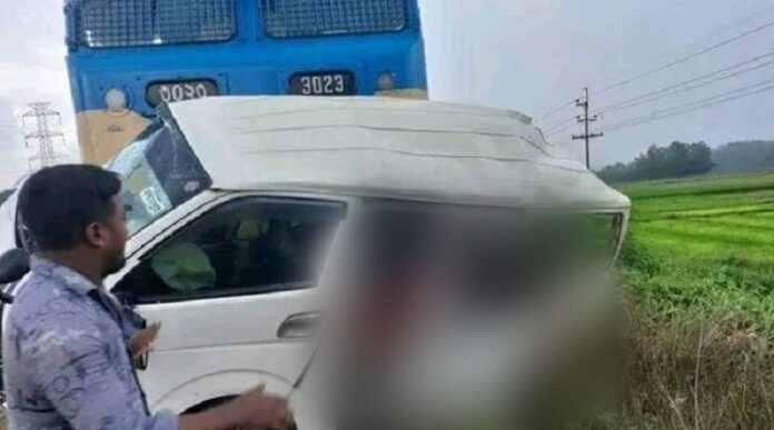 11 people were killed and 5 others were injured in a train-bus collision in Bangladesh, according to reports 11 people were killed and 5 others were injured in a train-bus collision in Bangladesh, according to reports