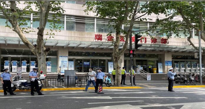 Four people, Shanghai hospital, hostage, police opened fire