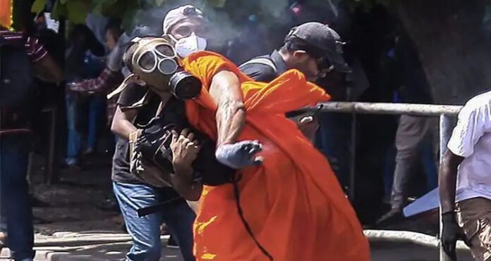 lanka A Sri Lankan man, stealing 50 tear gas canisters, Polduwa Junction, Welikada Police Department
