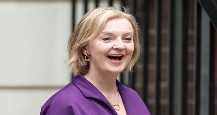 lizz (1) Liz Truss, Boris Johnson, United Kingdom, British Prime Minister, Queen in Scotland, taxes