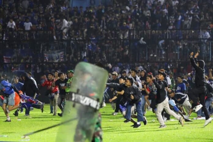 After a stampede to exit an Indonesian soccer match, 129 people killed