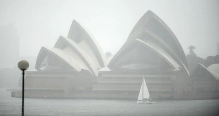 Sydney Flood Evacuation, Heavy Rain, Australian emergency services, days of intense rain, State Emergency Service