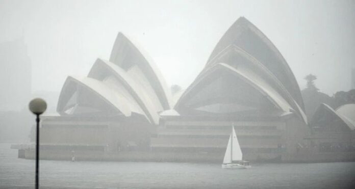 sydney Sydney Flood Evacuation, Heavy Rain, Australian emergency services, days of intense rain, State Emergency Service