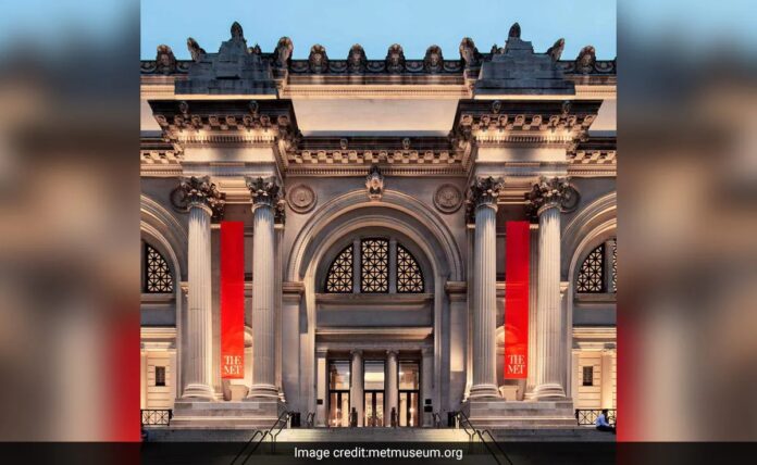 The Metropolitan Museum of Art in New York will return 15 smuggled sculptures to India The Metropolitan Museum of Art in New York will return 15 smuggled sculptures to India