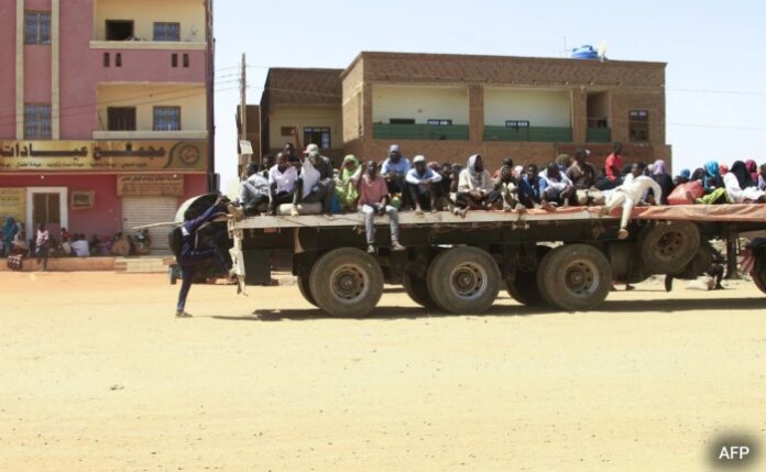 In the midst of "unconscionable" fighting, the US evacuates personnel from Sudan's capital In the midst of "unconscionable" fighting, the US evacuates personnel from Sudan's capital