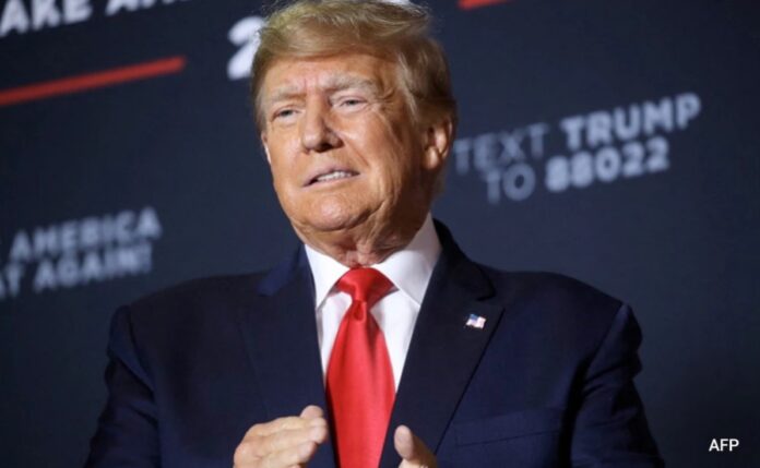 Donald Trump informed that he is a target of the classified documents investigation: report Donald Trump informed that he is a target of the classified documents investigation: report